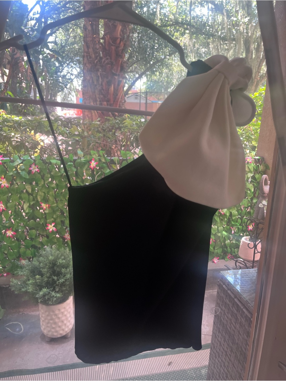 NWT! Zara Black One Shoulder Top w/Cream Shoulder Bow, Size Small